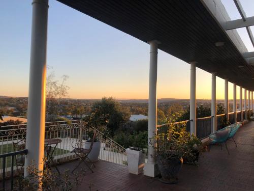 Fairway Manor Accomodation - Accommodation Details