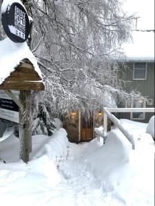 Feathertop Alpine Lodge - Unparalleled Ski-In, Ski-Out Experience