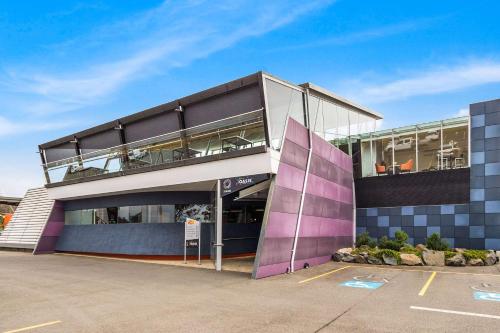 Foreshore Hotel - Location and Accessibility