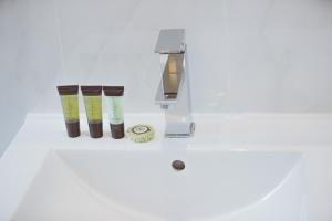 Garden Lodge Sydney Hotel - Room Types and Features