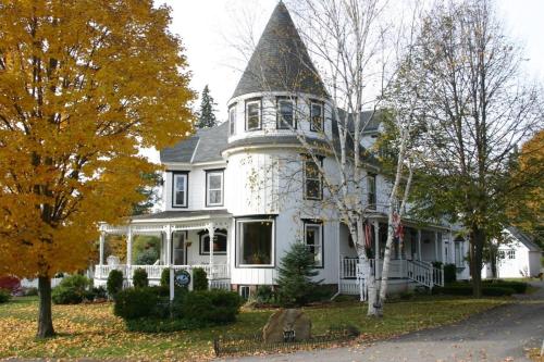 Glynn House Inn - Elegant Accommodations and Amenities