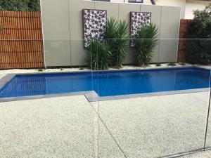 Grand Escape Mckenzie - Solar Heated Pool Wifi, Netflix 5 Bdrm 4bthrm, Free 8kw EV Chging - Amenities and Features