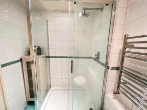 Great River Thames View Entire Apartment in The Most Central London - Accommodation Details