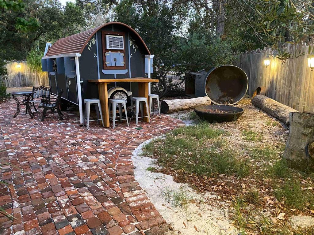 Gypsy Van Tiny House with Unique Outdoor Bathroom, WIFI & Firepit Review