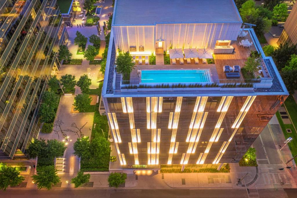 HALL Arts Hotel Dallas, Curio Collection by Hilton - Acclaimed Guest Reviews and Ratings