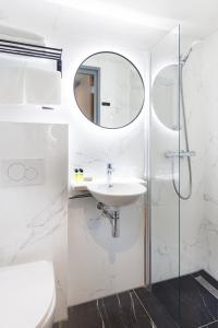 Hello Papa Hotel Amsterdam Central Station - Amenities and Services