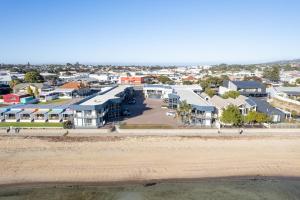 Hilton Beachfront Motel - Room Types and Amenities