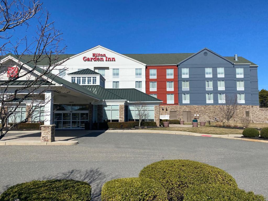 Hilton Garden Inn Lakewood - Convenient Location