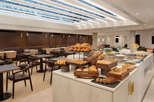 Hilton London Metropole - Convenient Location