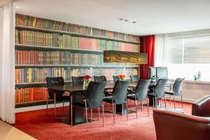 Holiday Inn Express Amsterdam - Sloterdijk Station, an IHG Hotel - Amenities and Services