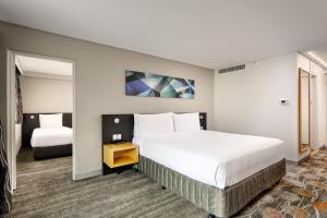 Holiday Inn Perth City Centre, an IHG Hotel - Location and Accessibility