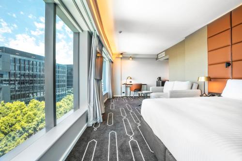 Holiday Inn Sydney Airport, an IHG Hotel - Room Types and Amenities