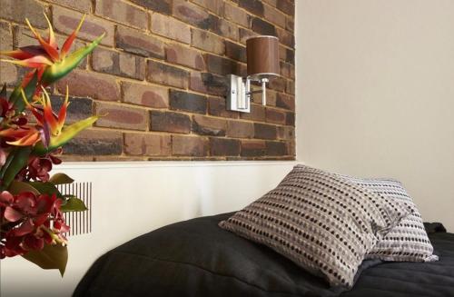 Hornsby Inn - Accommodations and Amenities