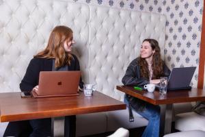 Hotel 1711 - Location and Attractions