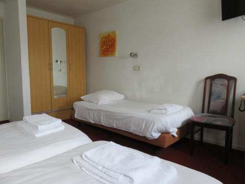 Hotel American - Location and Accessibility