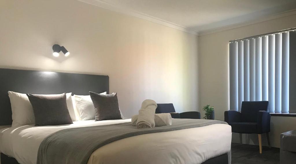 Hotel Clipper Review