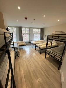 Hotel Damrak Inn - Location and Accessibility