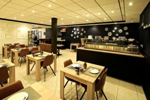 Hotel De Koophandel - Guest Ratings and Reviews