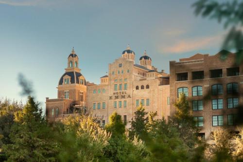 Hotel Emma at Pearl on the Riverwalk - Exceptional Location