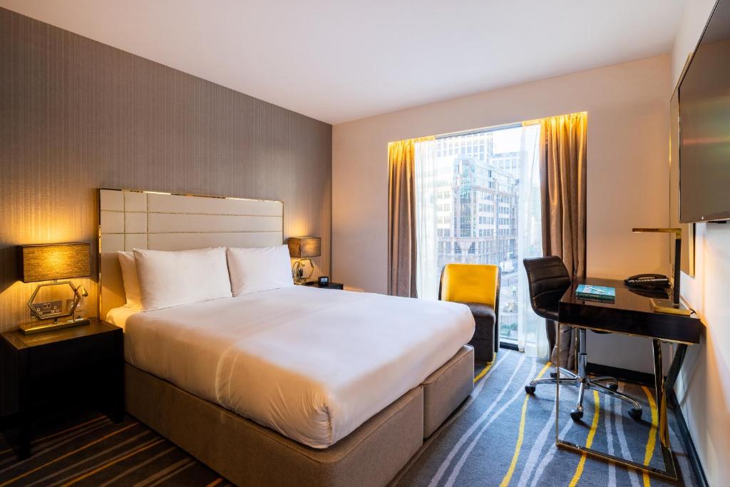 Hotel Saint London Review
