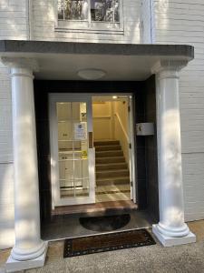 Hotel St Leonards - Location and Neighborhood