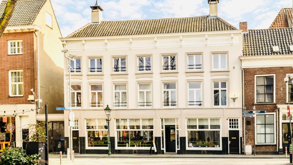 Hotel Sutor - Location and Ratings