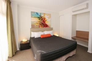 Indulge Apartments - Ontario - Guest Reviews and Ratings