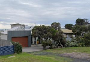 Island Daze Surf Beach Phillip Island - Accommodation Details