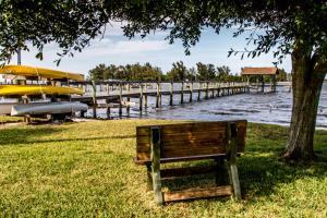 Island View Cottages Sebastian - Room Types and Amenities