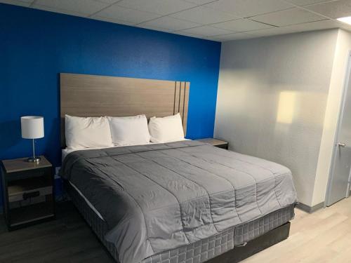 JAL COUNTRY INN - Amenities and Services