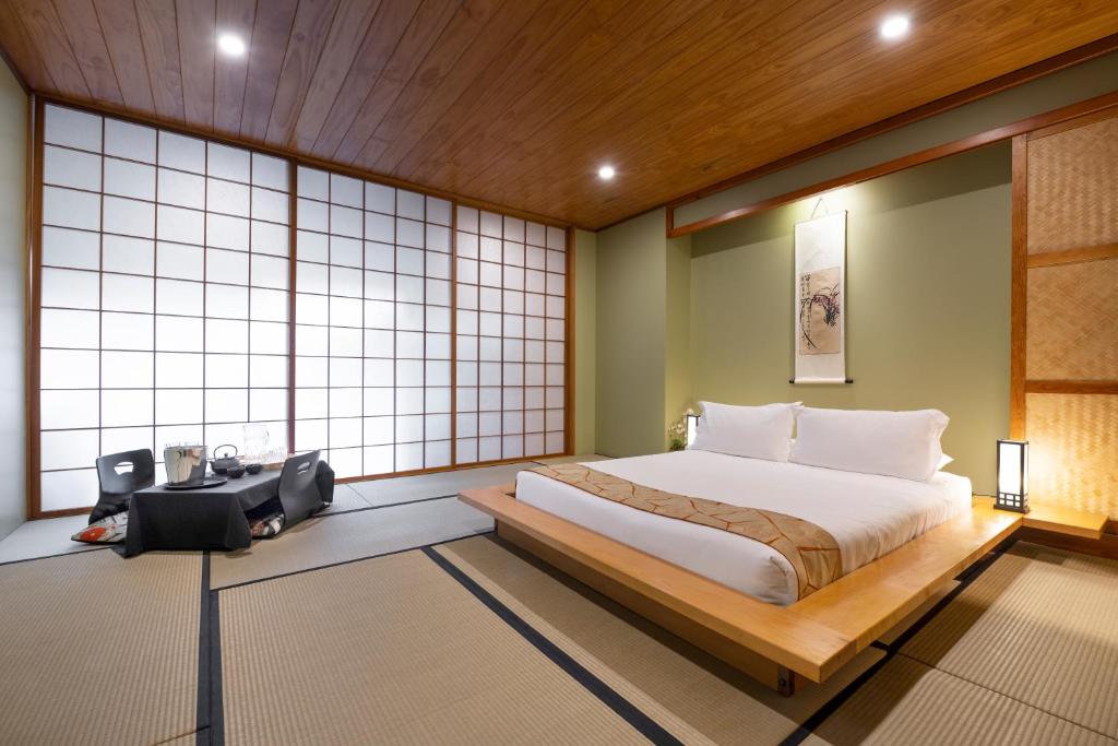 Japanese Mountain Retreat Mineral Springs & Spa - Accommodation Options