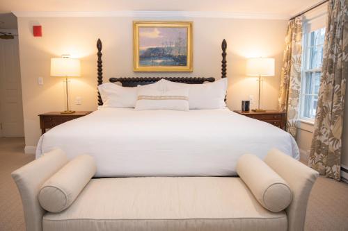 Jared Coffin House - Guest Experiences