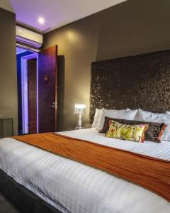 Junction Hotel - Accommodation and Room Features