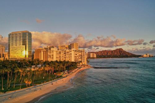 Ka Laʻi Waikiki Beach, LXR Hotels & Resorts - Exceptional Dining Experiences