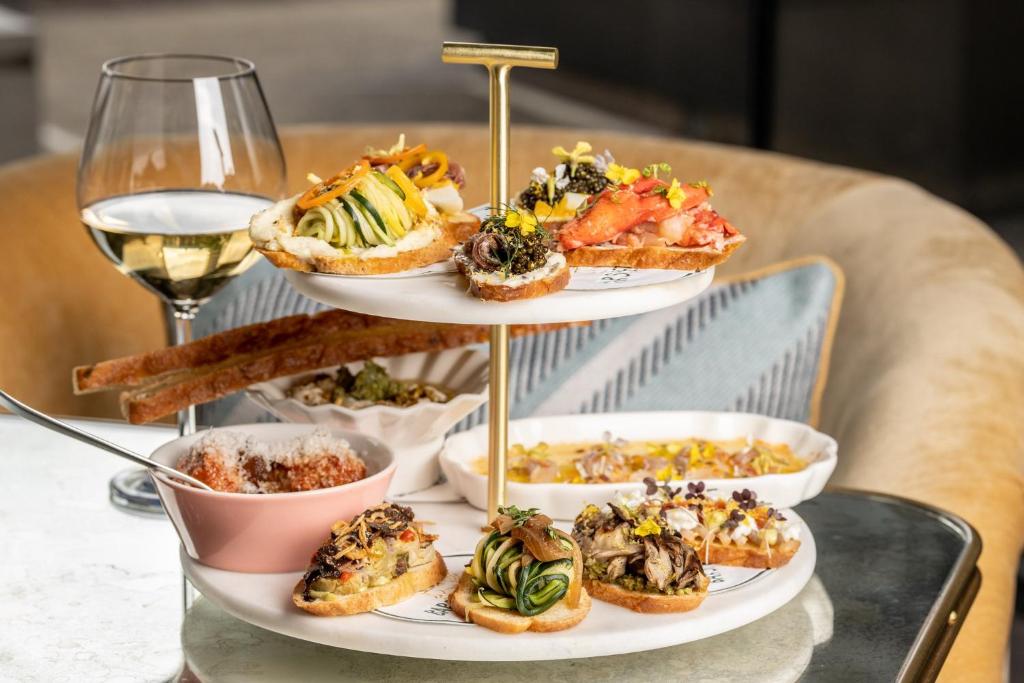 Kimpton Hotel Theta, an IHG Hotel - Convenient Location