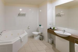 Lady Bay Hotel - Accommodation and Amenities
