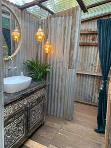 Le Petit Gypsy Wagon - Luxury Tent Amenities