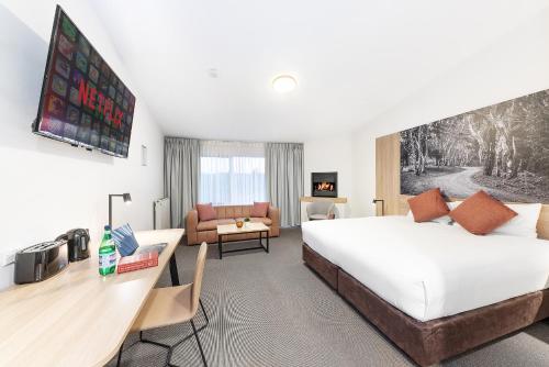 Littomore Hotel on Stewart, Bathurst - Room Types and Amenities