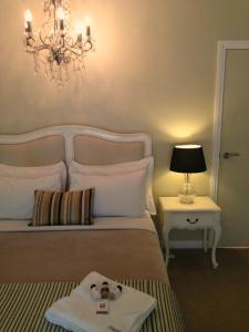 Llewellins Guest House - Accommodations and Amenities