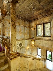 Lotte New York Palace - Location and Attractions