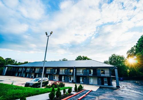 Lx Hotel, Manchester, Tennessee - Accommodations and Modern Amenities