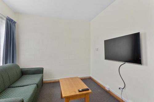 Martin Cash Motel - Rooms and Accommodations