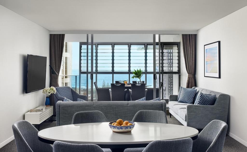 Meriton Suites Broadbeach Review