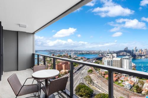 Meriton Suites North Sydney - Convenient Location