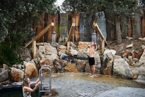 Metung Hot Springs - Accommodation and Amenities