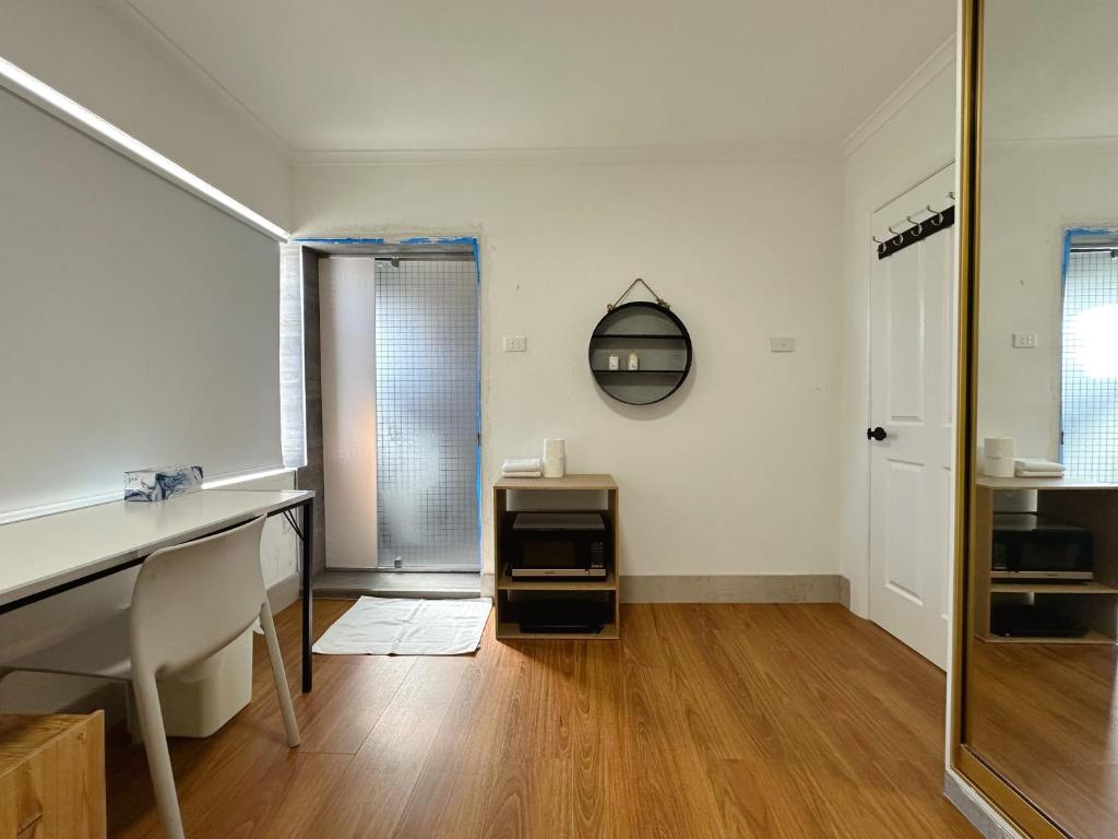 Montrose Double Bed Room Close to City - Guest Reviews and Ratings