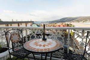 Motel Mayfair on Cavell - Guest Reviews and Ratings