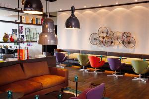 Motel One Amsterdam - Amenities and Services