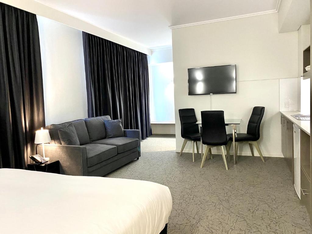 New Haus by Hougoumont Hotel, former Bannister 22 Review