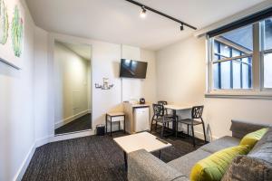 Nightcap at Glengala Hotel - Guest Reviews and Ratings